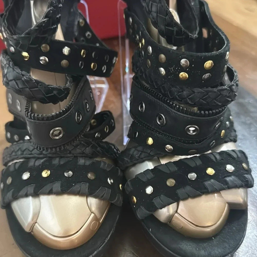 ALDO Glamour Black Gold studded strapy High Heels - Picture 10 of 10